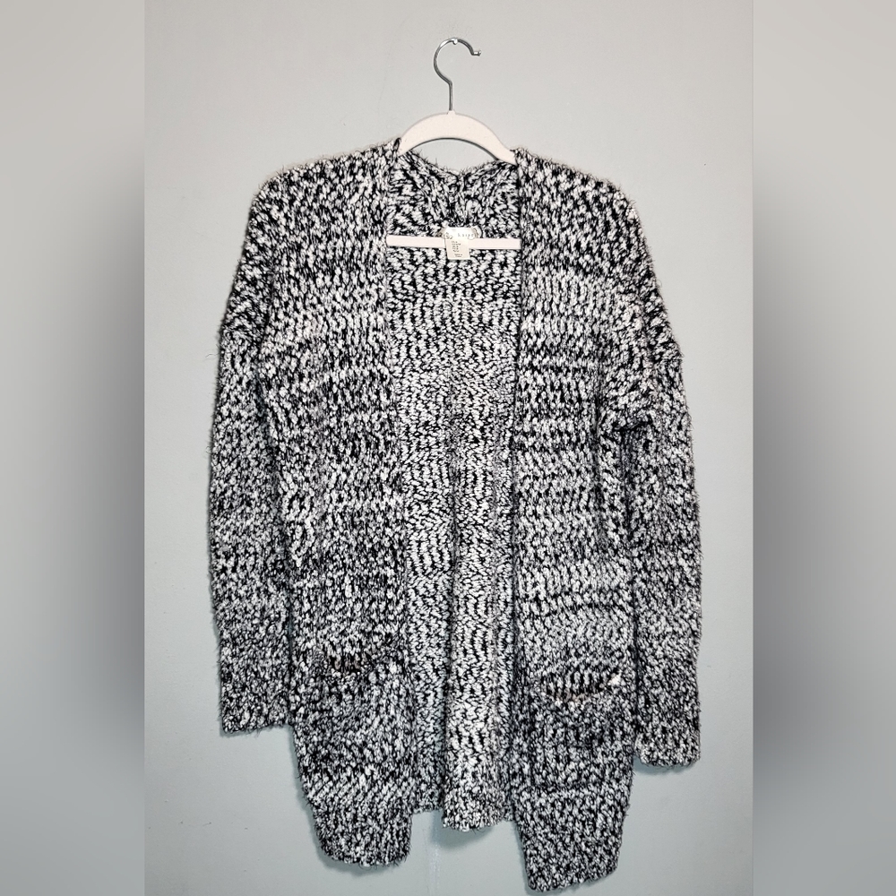 NWOT KAISELY Cardigan size Medium Black and White Open Front Pockets Grandpacore